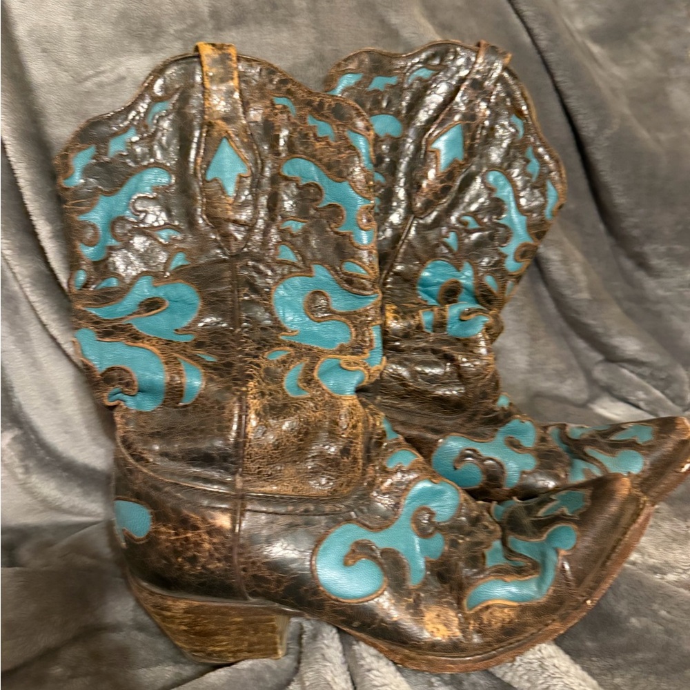 Women's Western Boots with Blue Accents